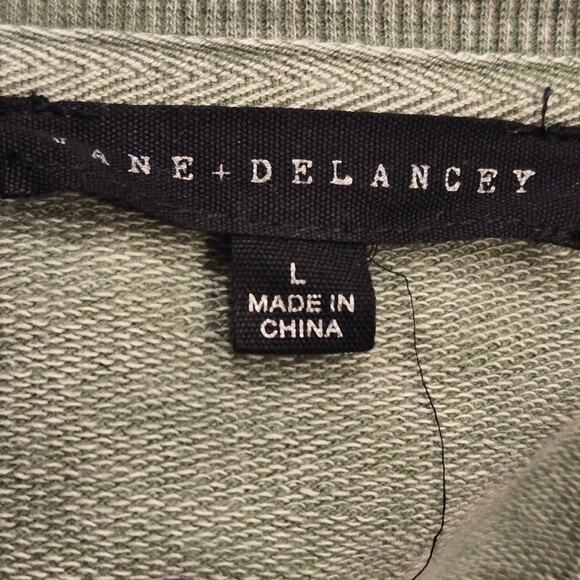 Jane and Delancey Relaxed Washed Green V-Neck Short Sleeve Women's Large - Picture 6 of 9